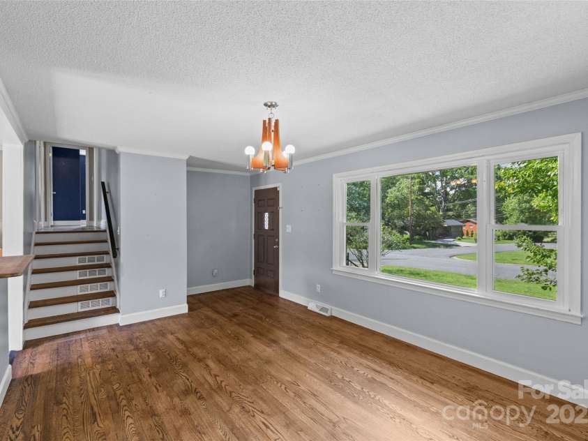 2000 Townsend Avenue, Charlotte, NC 28205.  MLS# CAR4269997, YatesRealty ID 23154. 