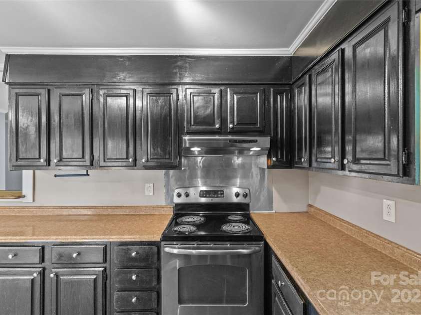 2000 Townsend Avenue, Charlotte, NC 28205.  MLS# CAR4269997, YatesRealty ID 23154. 