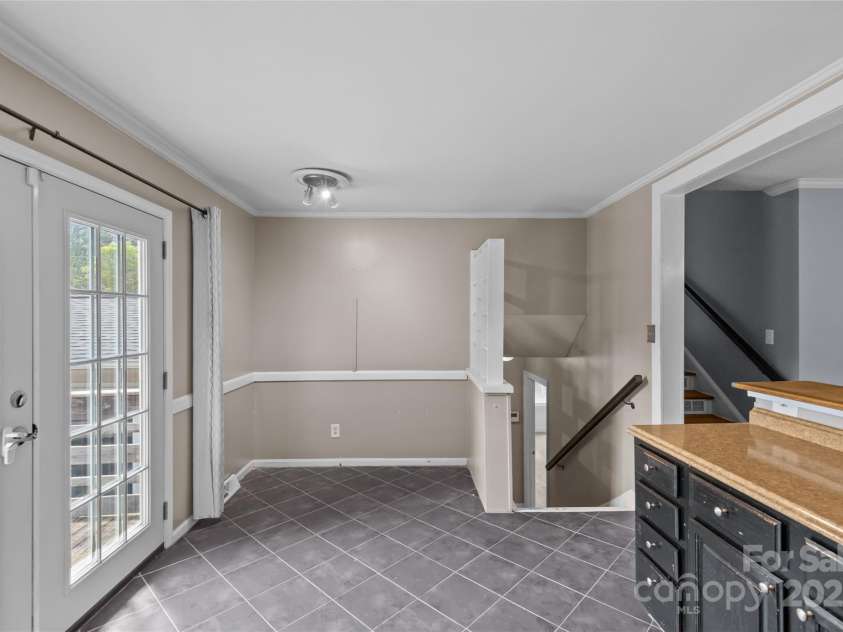 2000 Townsend Avenue, Charlotte, NC 28205.  MLS# CAR4269997, YatesRealty ID 23154. 