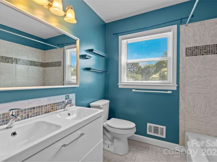 2000 Townsend Avenue, Charlotte, NC 28205.  MLS# CAR4269997, YatesRealty ID 23154. 
