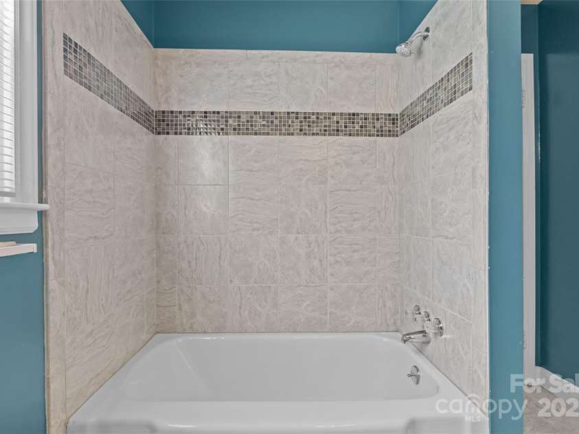 2000 Townsend Avenue, Charlotte, NC 28205.  MLS# CAR4269997, YatesRealty ID 23154. 