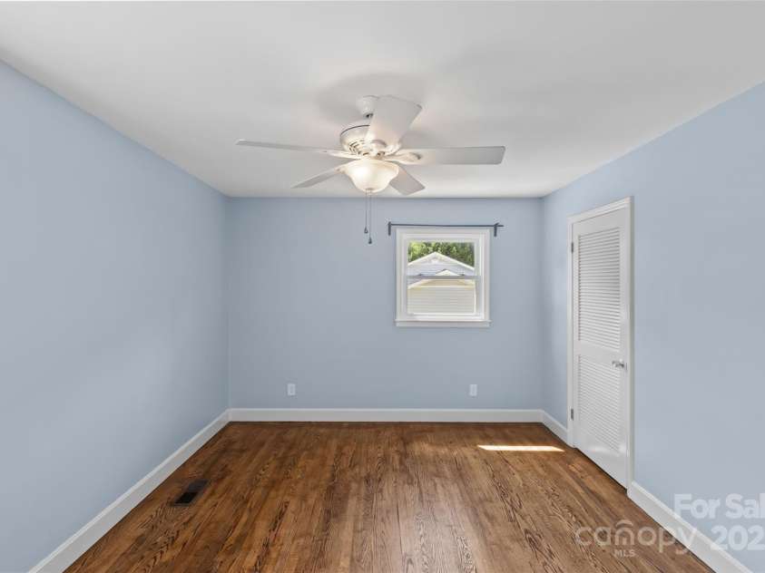 2000 Townsend Avenue, Charlotte, NC 28205.  MLS# CAR4269997, YatesRealty ID 23154. 
