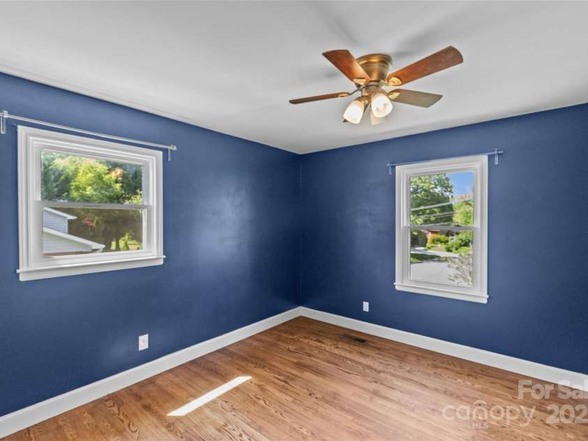 2000 Townsend Avenue, Charlotte, NC 28205.  MLS# CAR4269997, YatesRealty ID 23154. 