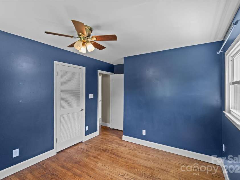 2000 Townsend Avenue, Charlotte, NC 28205.  MLS# CAR4269997, YatesRealty ID 23154. 