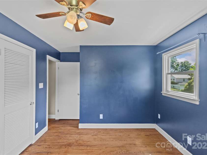 2000 Townsend Avenue, Charlotte, NC 28205.  MLS# CAR4269997, YatesRealty ID 23154. 