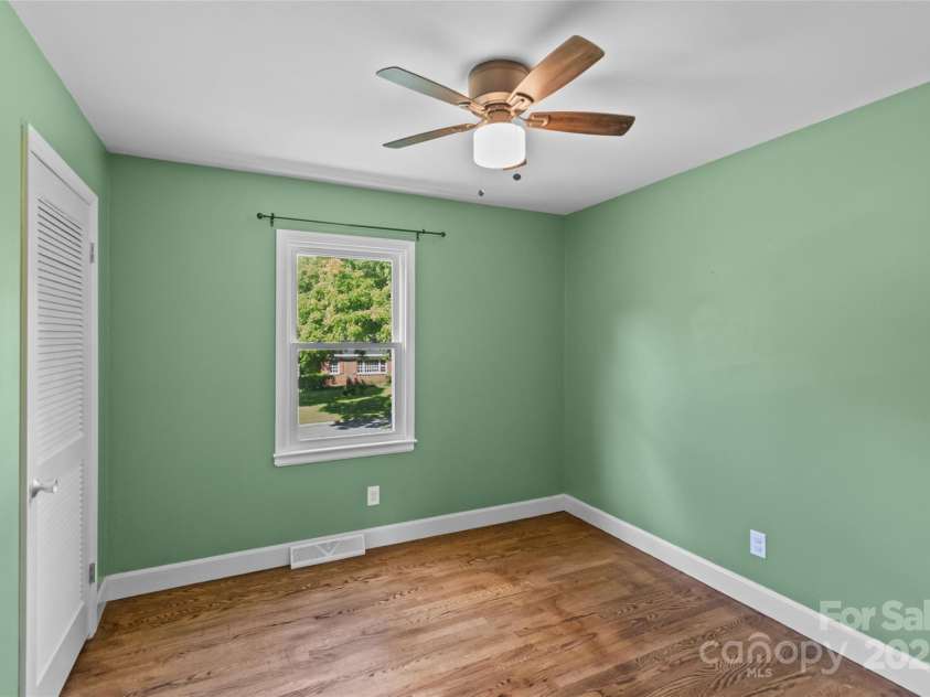 2000 Townsend Avenue, Charlotte, NC 28205.  MLS# CAR4269997, YatesRealty ID 23154. 