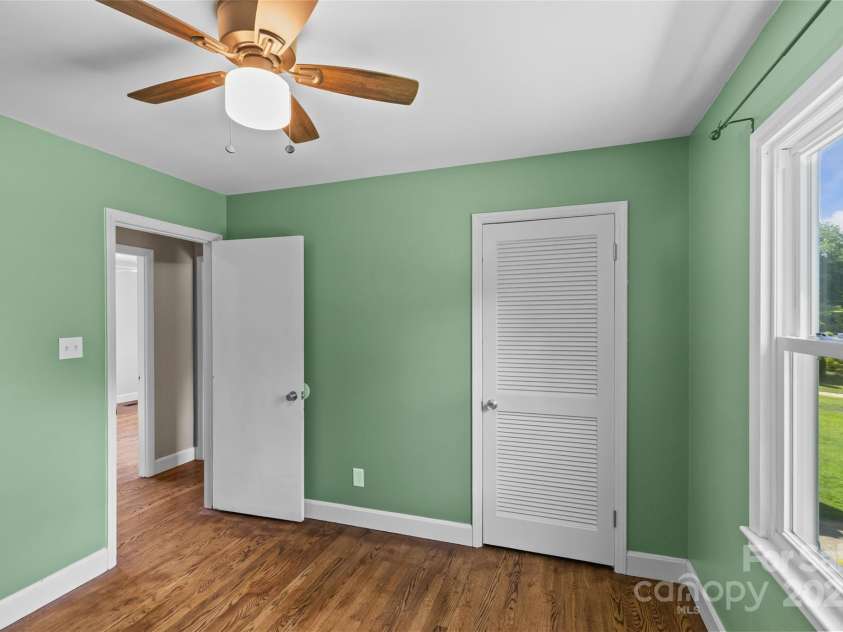 2000 Townsend Avenue, Charlotte, NC 28205.  MLS# CAR4269997, YatesRealty ID 23154. 