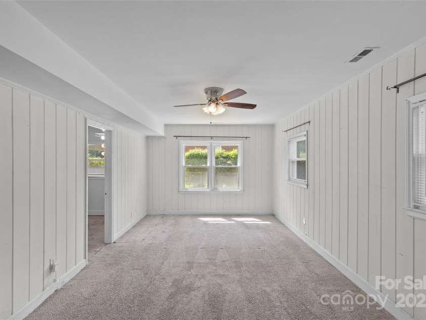 2000 Townsend Avenue, Charlotte, NC 28205.  MLS# CAR4269997, YatesRealty ID 23154. 
