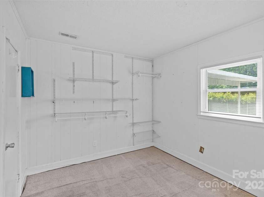 2000 Townsend Avenue, Charlotte, NC 28205.  MLS# CAR4269997, YatesRealty ID 23154. 