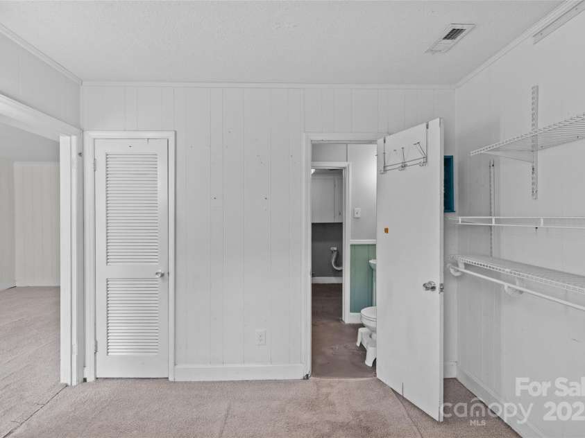 2000 Townsend Avenue, Charlotte, NC 28205.  MLS# CAR4269997, YatesRealty ID 23154. 
