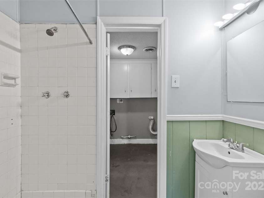 2000 Townsend Avenue, Charlotte, NC 28205.  MLS# CAR4269997, YatesRealty ID 23154. 