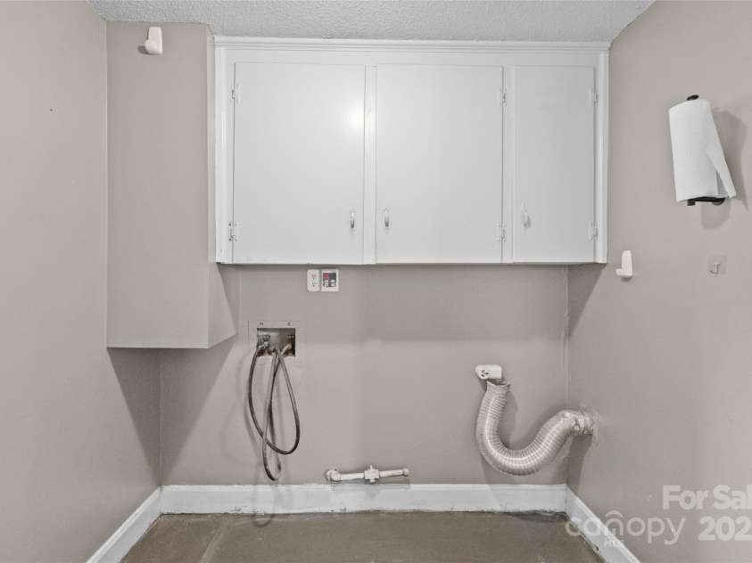 2000 Townsend Avenue, Charlotte, NC 28205.  MLS# CAR4269997, YatesRealty ID 23154. 