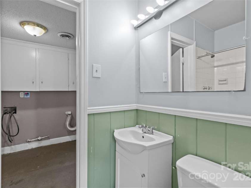 2000 Townsend Avenue, Charlotte, NC 28205.  MLS# CAR4269997, YatesRealty ID 23154. 