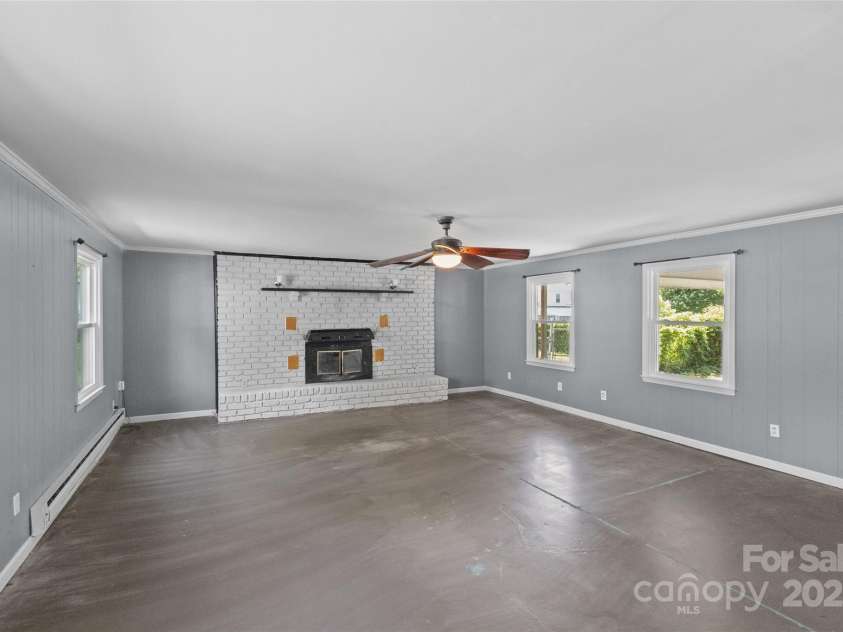 2000 Townsend Avenue, Charlotte, NC 28205.  MLS# CAR4269997, YatesRealty ID 23154. 