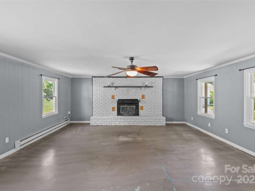 2000 Townsend Avenue, Charlotte, NC 28205.  MLS# CAR4269997, YatesRealty ID 23154. 