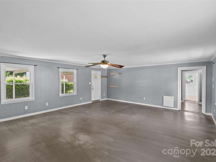 2000 Townsend Avenue, Charlotte, NC 28205.  MLS# CAR4269997, YatesRealty ID 23154. 