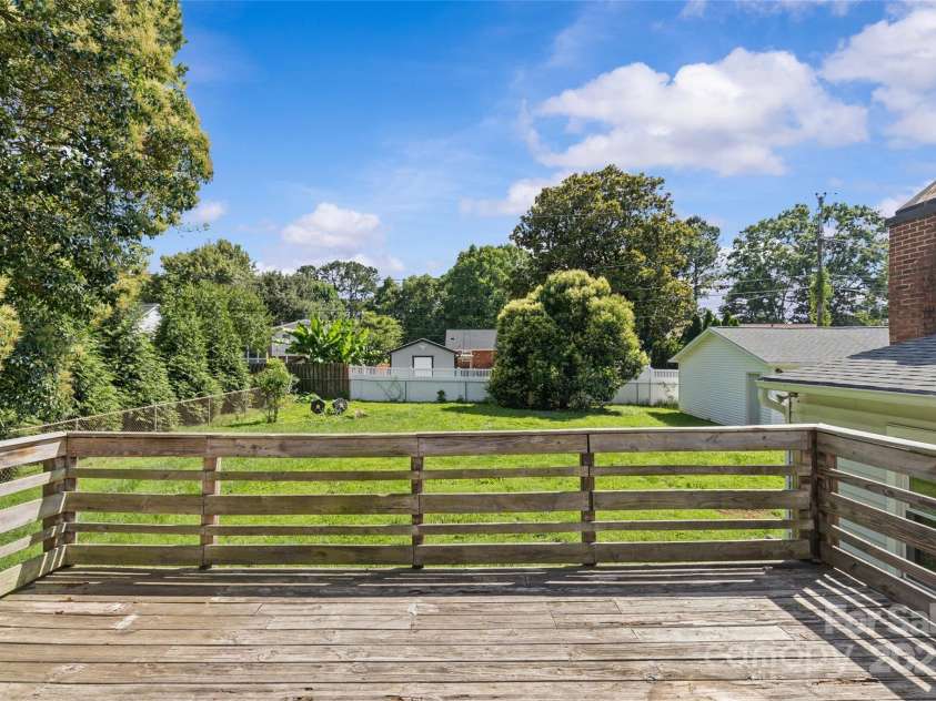 2000 Townsend Avenue, Charlotte, NC 28205.  MLS# CAR4269997, YatesRealty ID 23154. 