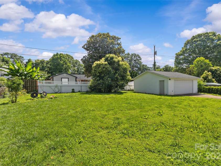 2000 Townsend Avenue, Charlotte, NC 28205.  MLS# CAR4269997, YatesRealty ID 23154. 