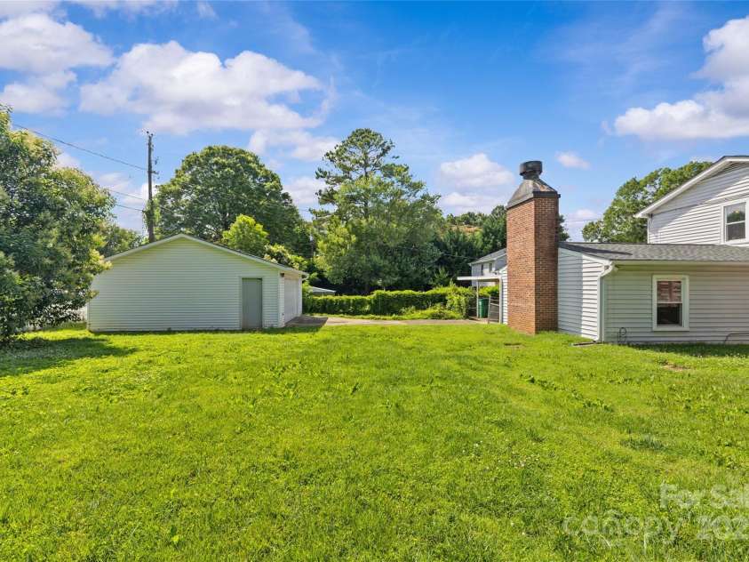 2000 Townsend Avenue, Charlotte, NC 28205.  MLS# CAR4269997, YatesRealty ID 23154. 