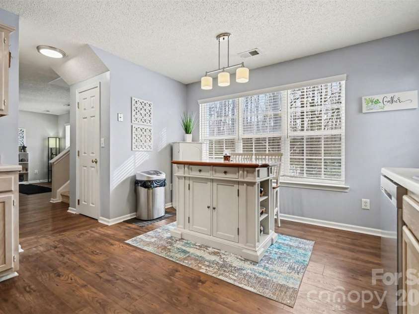 6323 Pine Hollow Drive, Charlotte, NC 28212.  MLS# CAR4343798, YatesRealty ID 23154. 