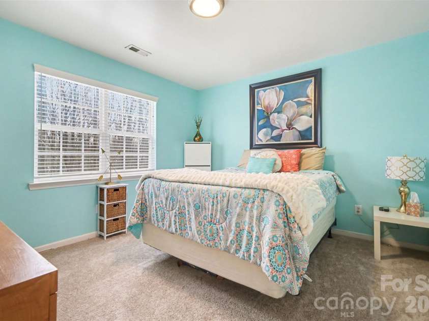 6323 Pine Hollow Drive, Charlotte, NC 28212.  MLS# CAR4343798, YatesRealty ID 23154. 