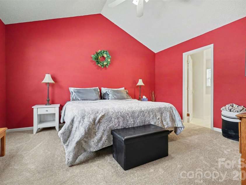 6323 Pine Hollow Drive, Charlotte, NC 28212.  MLS# CAR4343798, YatesRealty ID 23154. 