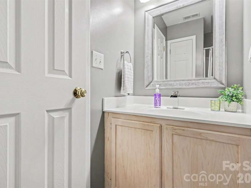 6323 Pine Hollow Drive, Charlotte, NC 28212.  MLS# CAR4343798, YatesRealty ID 23154. 