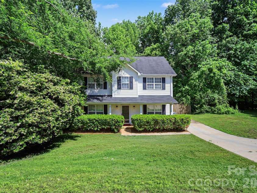 6323 Pine Hollow Drive, Charlotte, NC 28212.  MLS# CAR4343798, YatesRealty ID 23154. 