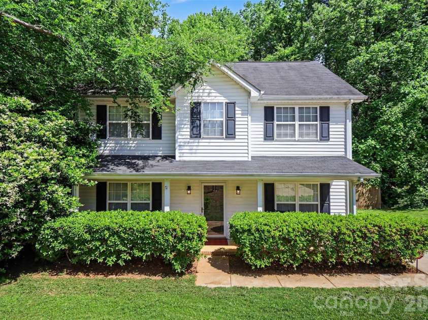 6323 Pine Hollow Drive, Charlotte, NC 28212.  MLS# CAR4402836, YatesRealty ID 23154. 