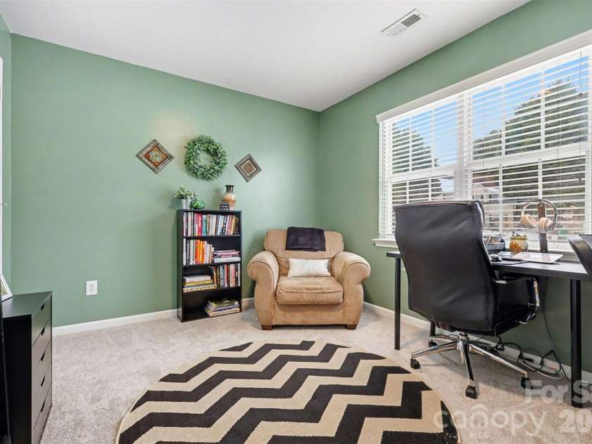 6323 Pine Hollow Drive, Charlotte, NC 28212.  MLS# CAR4402836, YatesRealty ID 23154. 