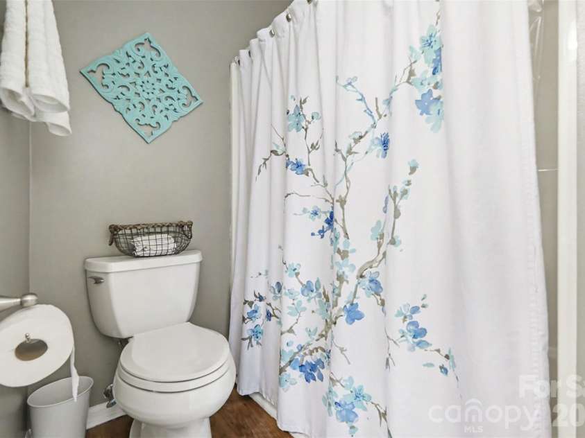 6323 Pine Hollow Drive, Charlotte, NC 28212.  MLS# CAR4402836, YatesRealty ID 23154. Full bath on second floor.