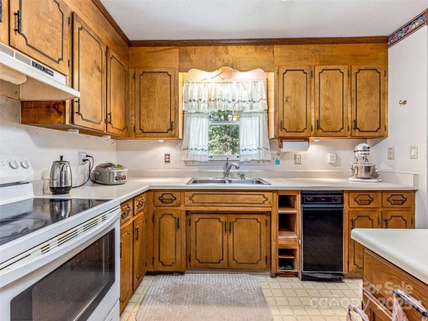 167 Evergreen Hill Drive, Etowah, NC 28729.  MLS# CAR4302839, YatesRealty ID 23155. 