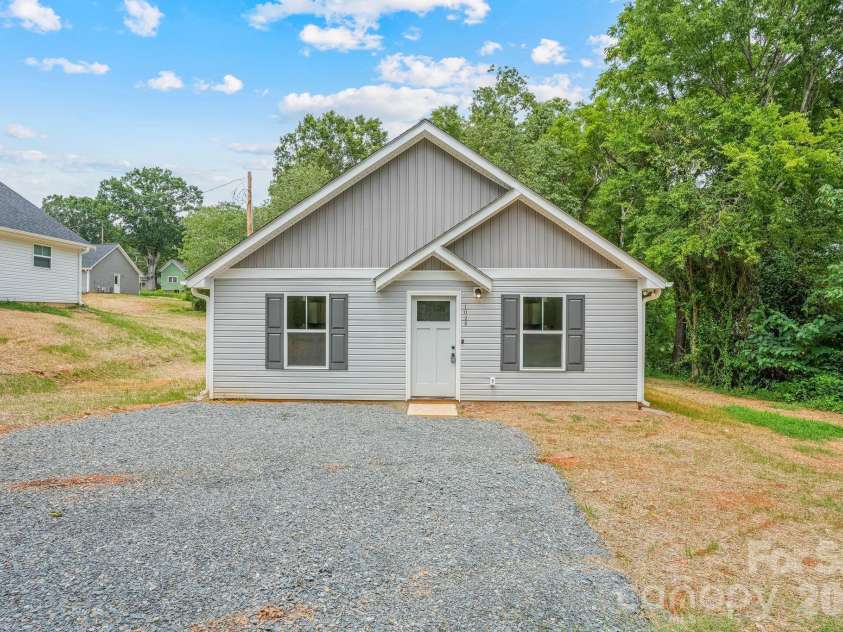 1300 Rainbow Drive, Shelby, NC 28152.  MLS# CAR4381591, YatesRealty ID 23156. 