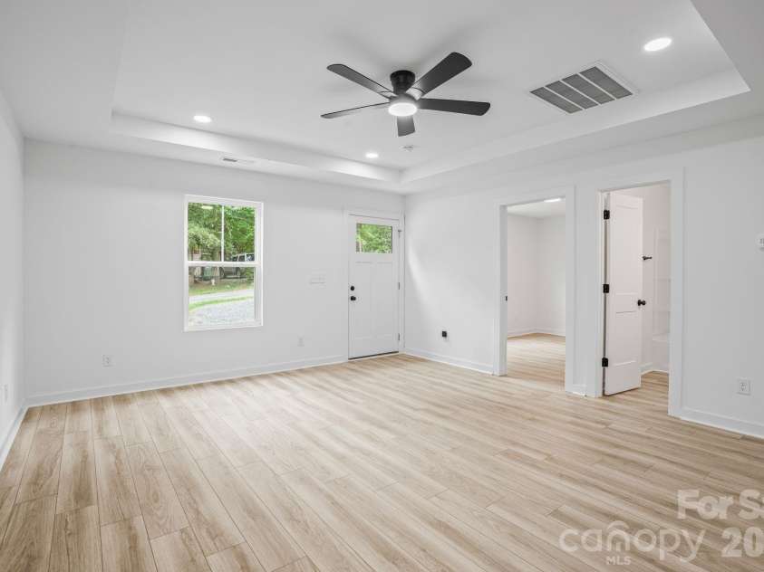 1300 Rainbow Drive, Shelby, NC 28152.  MLS# CAR4381591, YatesRealty ID 23156. 