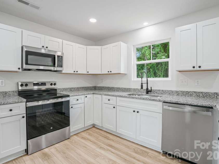 1300 Rainbow Drive, Shelby, NC 28152.  MLS# CAR4381591, YatesRealty ID 23156. 