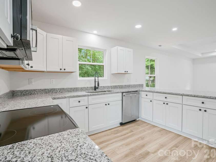 1300 Rainbow Drive, Shelby, NC 28152.  MLS# CAR4381591, YatesRealty ID 23156. 
