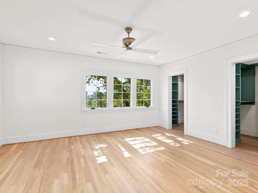 18 Normandy Road, Asheville, NC 28803.  MLS# CAR4272527, YatesRealty ID 23158. Double walk-in closets in primary