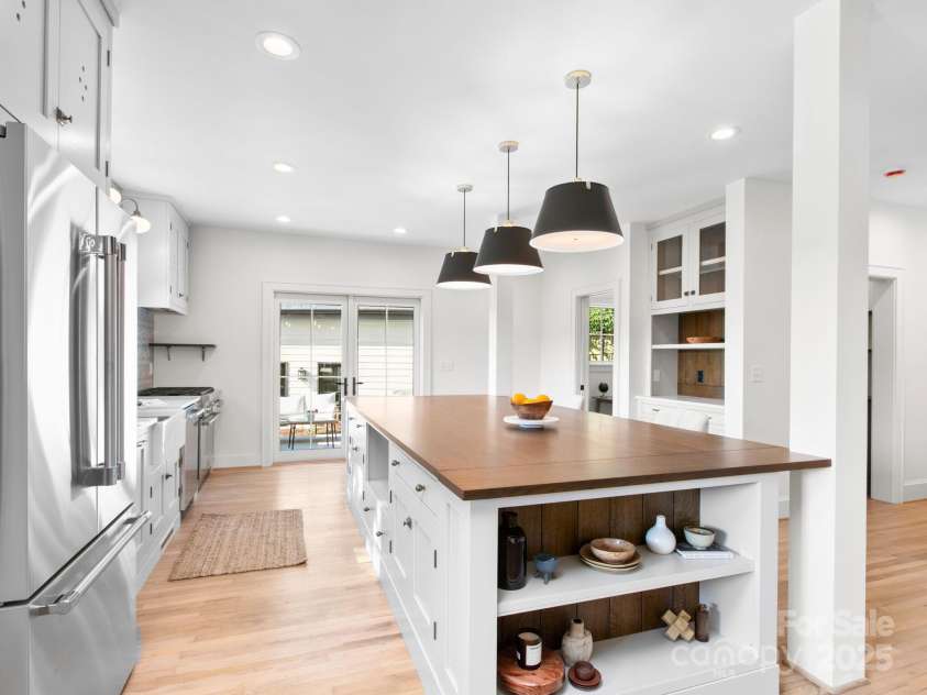 18 Normandy Road, Asheville, NC 28803.  MLS# CAR4272527, YatesRealty ID 23158. Kitchen