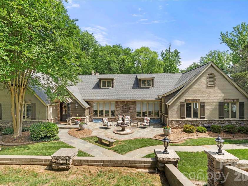 4531 Montibello Drive, Charlotte, NC 28226.  MLS# CAR4381155, YatesRealty ID 23159. 