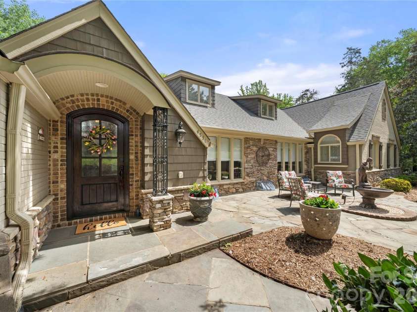 4531 Montibello Drive, Charlotte, NC 28226.  MLS# CAR4381155, YatesRealty ID 23159. 