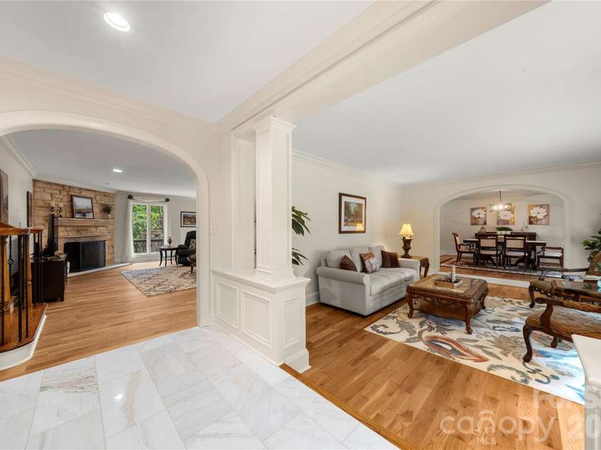 4531 Montibello Drive, Charlotte, NC 28226.  MLS# CAR4381155, YatesRealty ID 23159. 