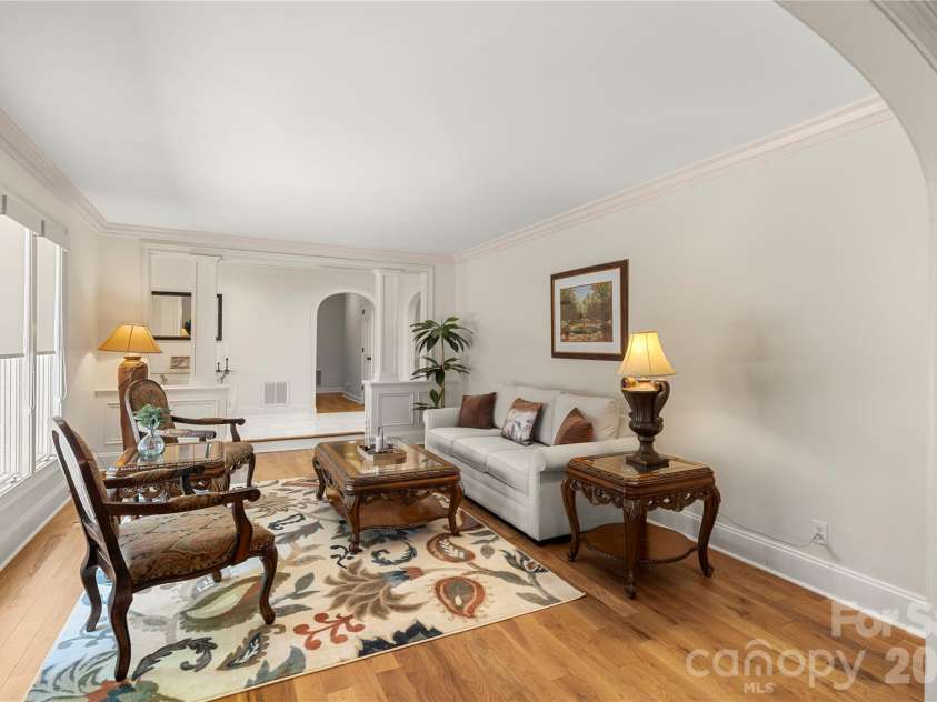 4531 Montibello Drive, Charlotte, NC 28226.  MLS# CAR4381155, YatesRealty ID 23159. 