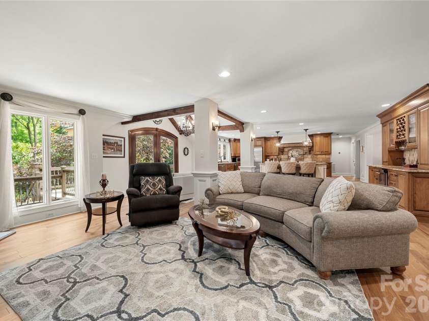 4531 Montibello Drive, Charlotte, NC 28226.  MLS# CAR4381155, YatesRealty ID 23159. 