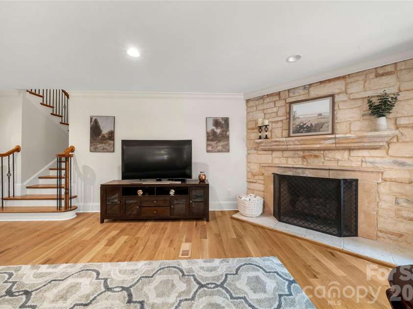 4531 Montibello Drive, Charlotte, NC 28226.  MLS# CAR4381155, YatesRealty ID 23159. 