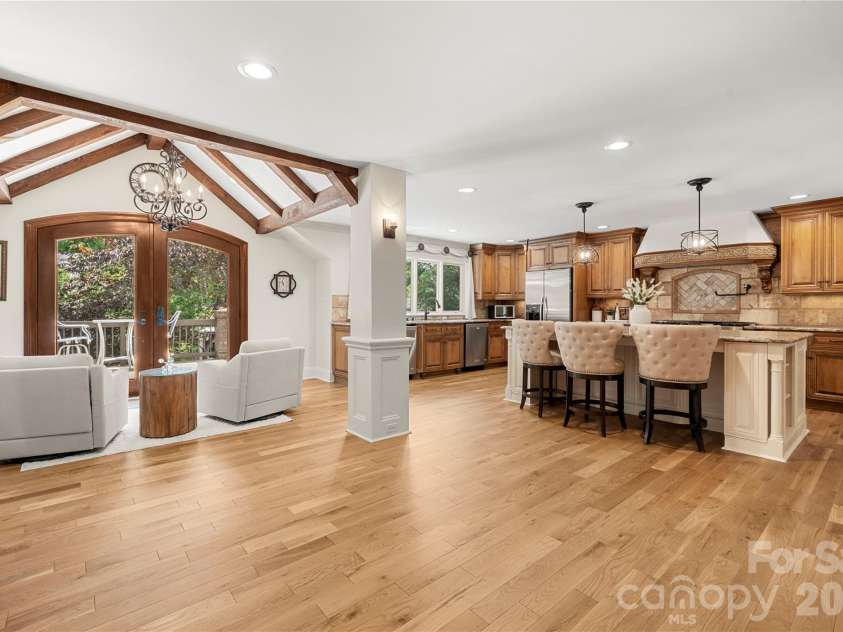 4531 Montibello Drive, Charlotte, NC 28226.  MLS# CAR4381155, YatesRealty ID 23159. 