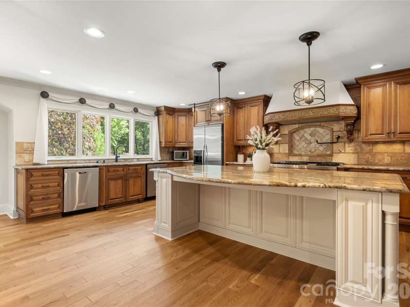 4531 Montibello Drive, Charlotte, NC 28226.  MLS# CAR4381155, YatesRealty ID 23159. 