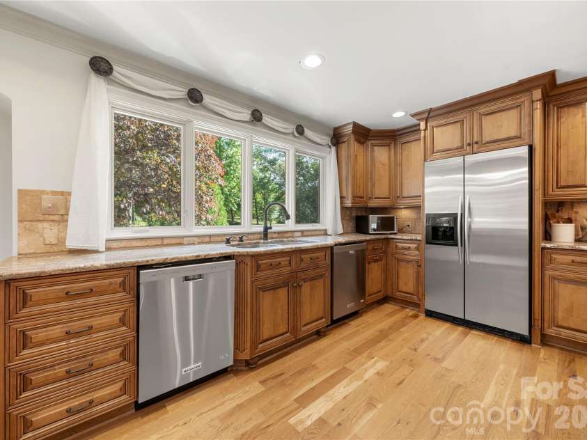 4531 Montibello Drive, Charlotte, NC 28226.  MLS# CAR4381155, YatesRealty ID 23159. 