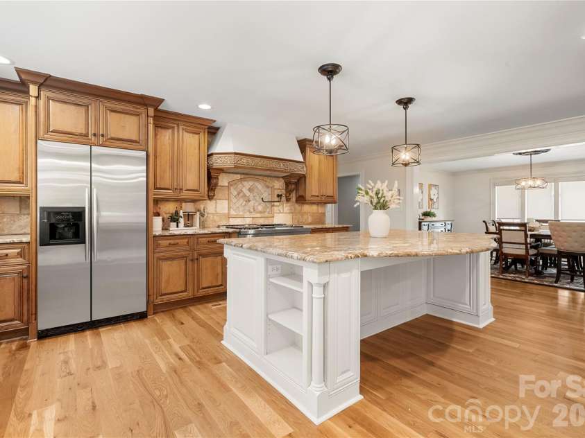 4531 Montibello Drive, Charlotte, NC 28226.  MLS# CAR4381155, YatesRealty ID 23159. 