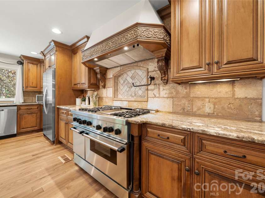 4531 Montibello Drive, Charlotte, NC 28226.  MLS# CAR4381155, YatesRealty ID 23159. 
