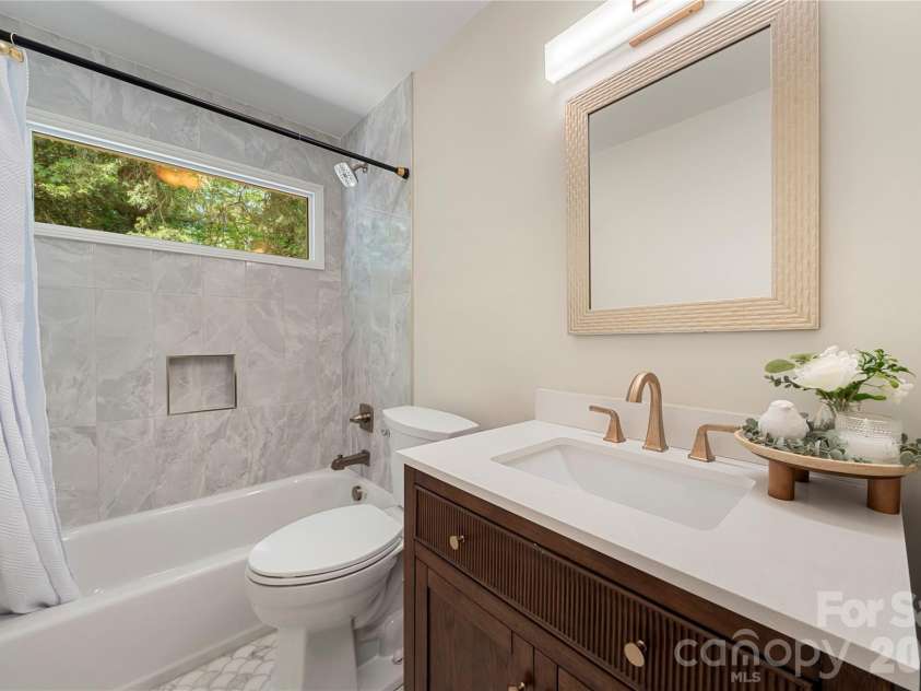 4531 Montibello Drive, Charlotte, NC 28226.  MLS# CAR4381155, YatesRealty ID 23159. 